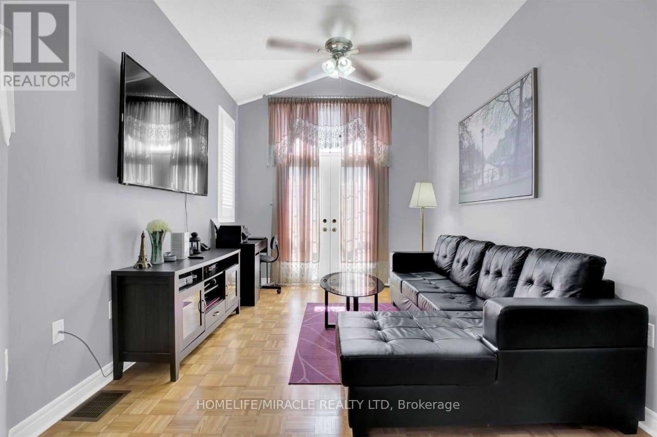 Upper - 51 Connolly Crescent, Brampton, ON - Indoor Photo Showing Living Room
