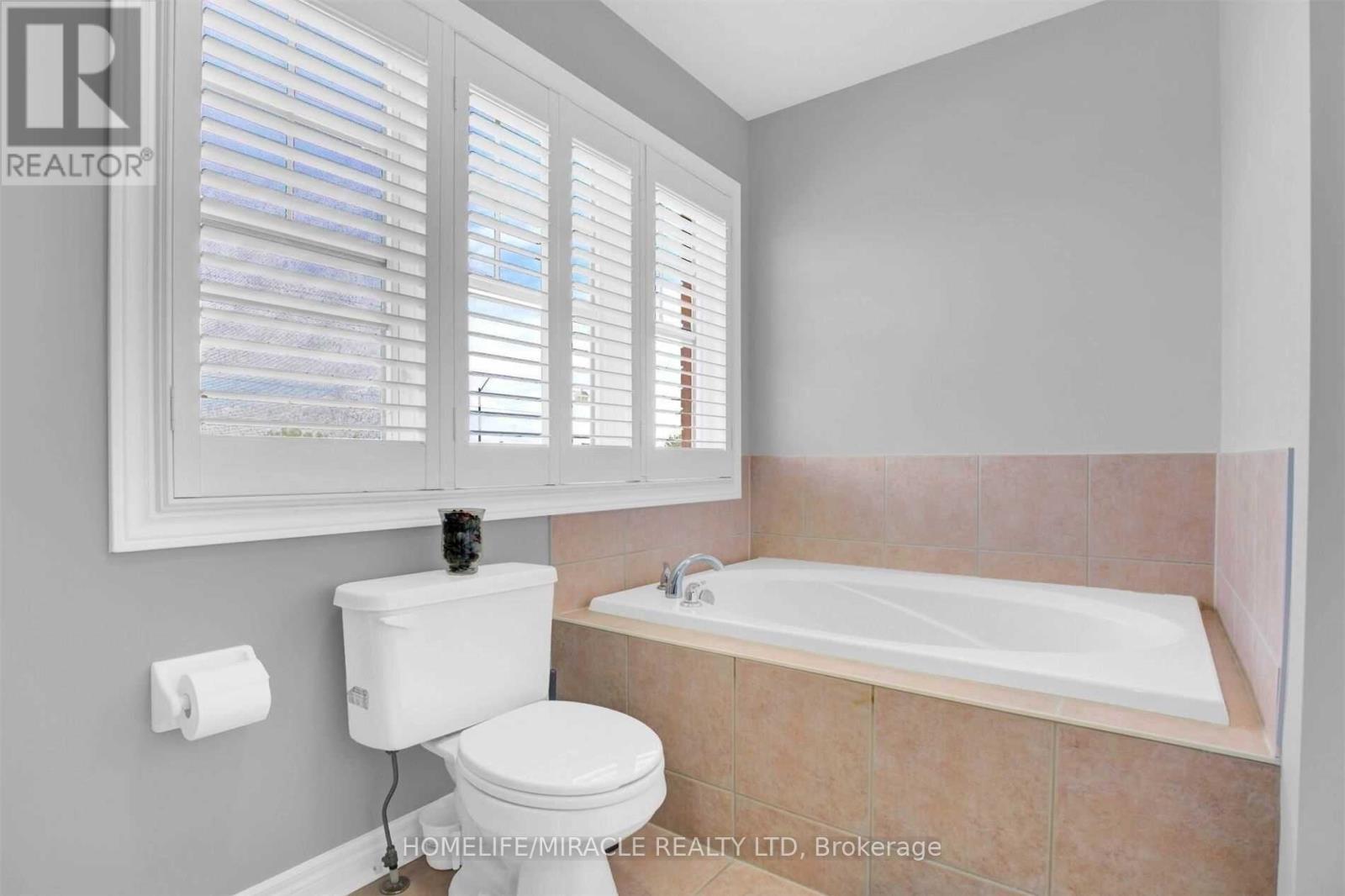 Upper - 51 Connolly Crescent, Brampton, ON - Indoor Photo Showing Bathroom