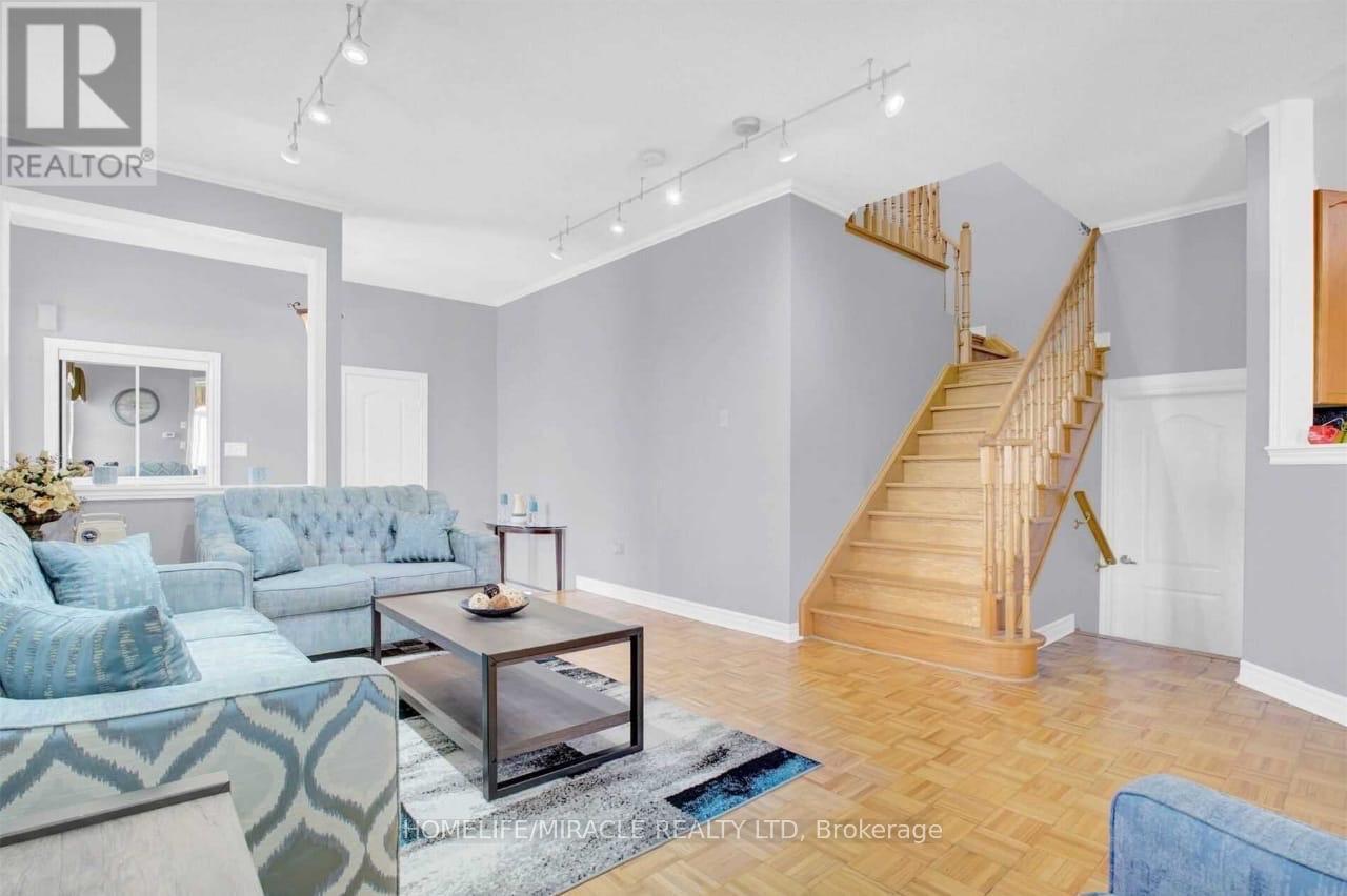 Upper - 51 Connolly Crescent, Brampton, ON - Indoor Photo Showing Living Room