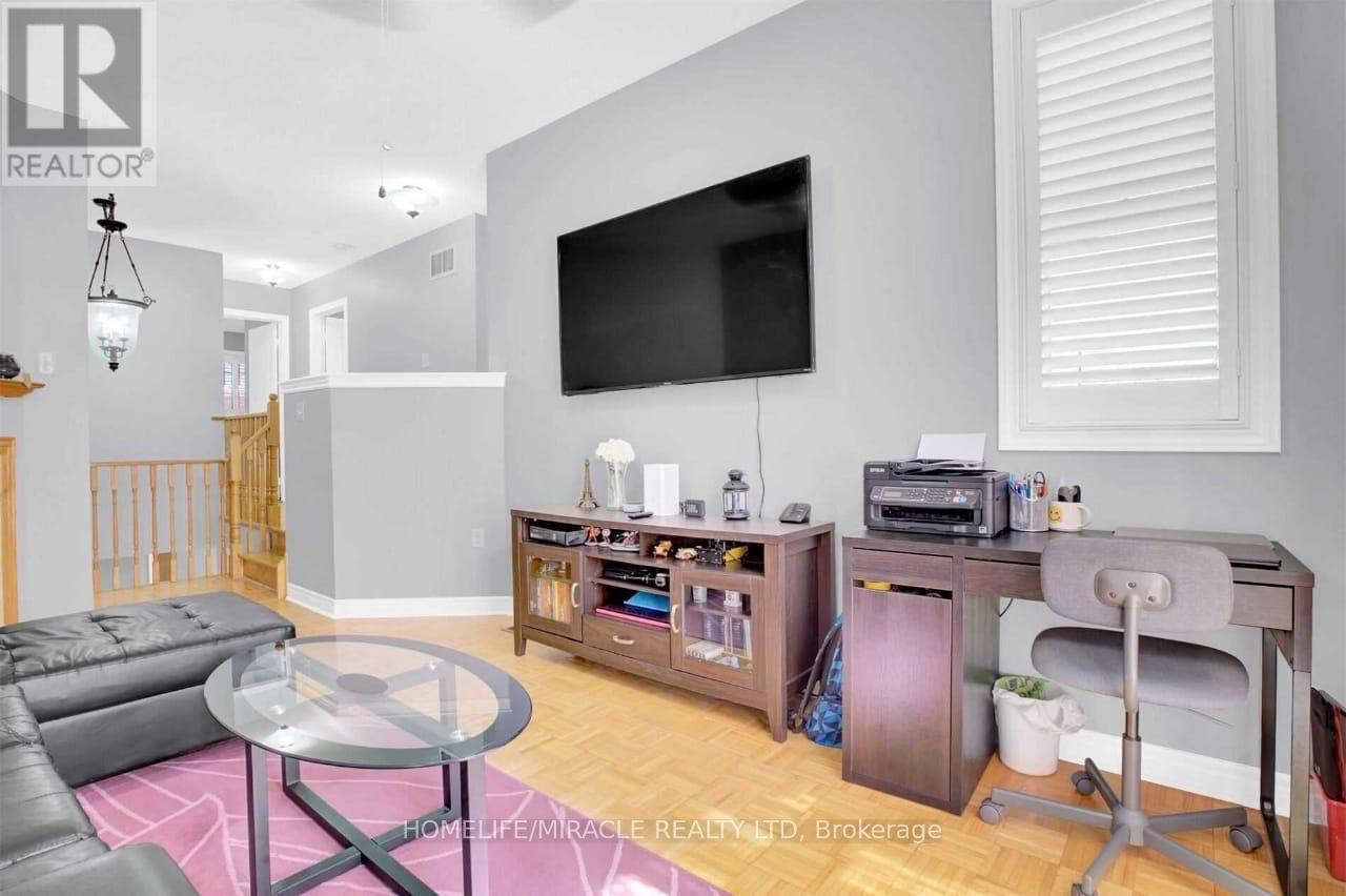 Upper - 51 Connolly Crescent, Brampton, ON - Indoor Photo Showing Other Room