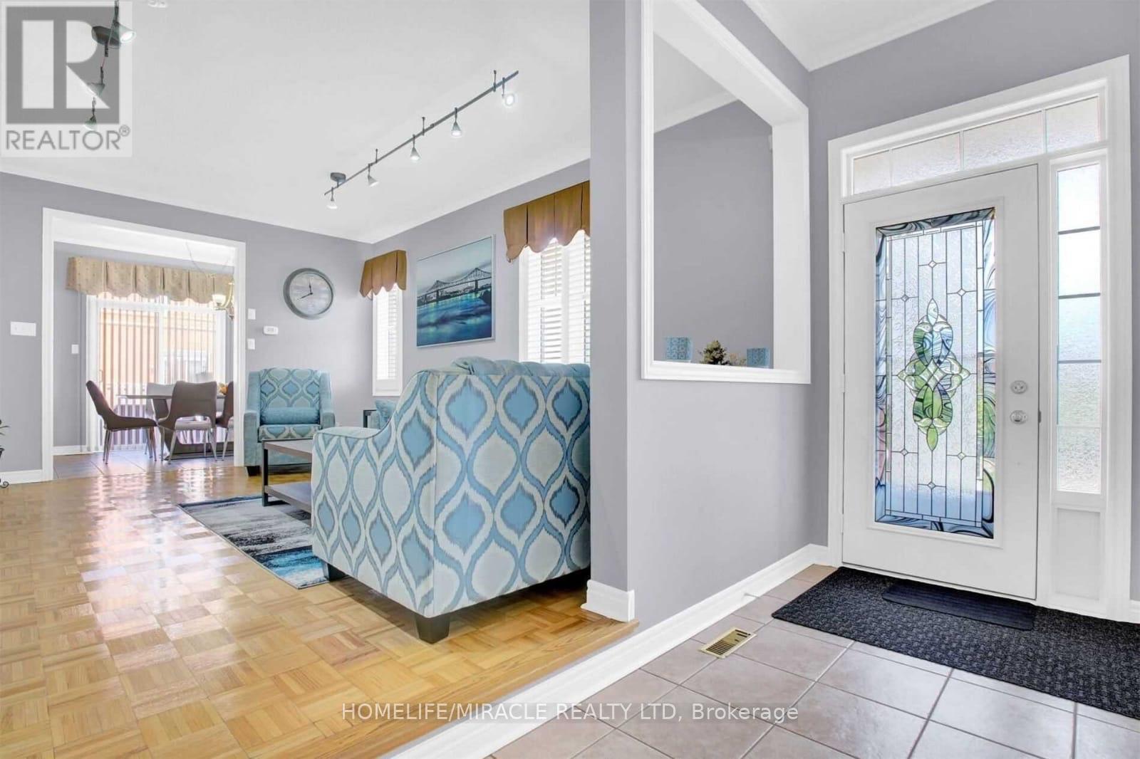 Upper - 51 Connolly Crescent, Brampton, ON - Indoor Photo Showing Other Room