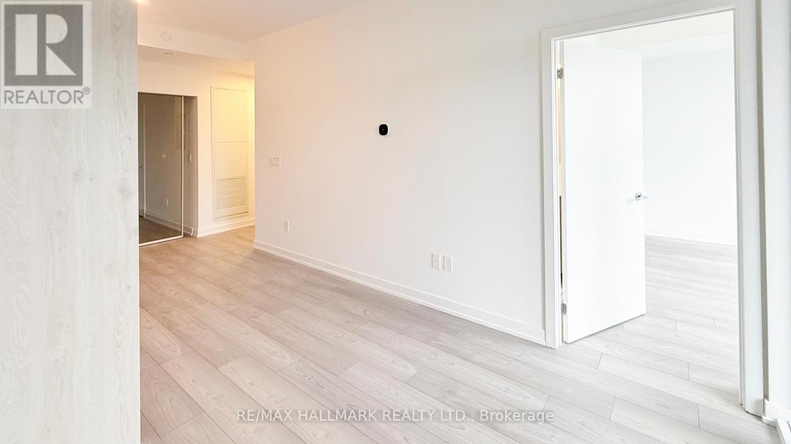510 - 1007 The Queensway, Toronto, ON - Indoor Photo Showing Other Room
