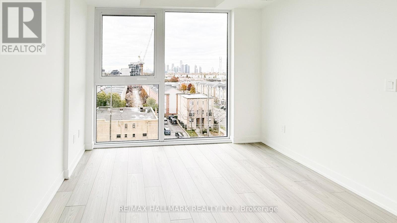 510 - 1007 The Queensway, Toronto, ON - Indoor Photo Showing Other Room