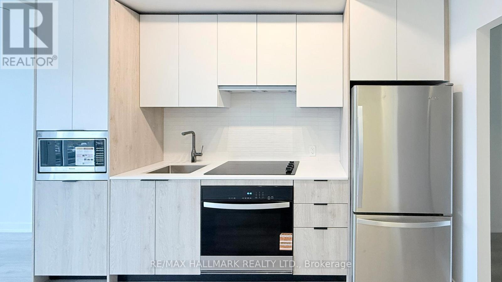 510 - 1007 The Queensway, Toronto, ON - Indoor Photo Showing Kitchen