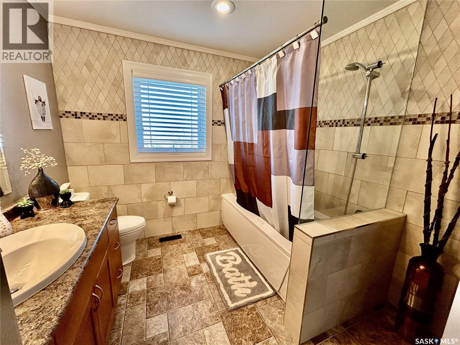 24 Pape Drive, Humboldt Rm No. 370, SK - Indoor Photo Showing Bathroom