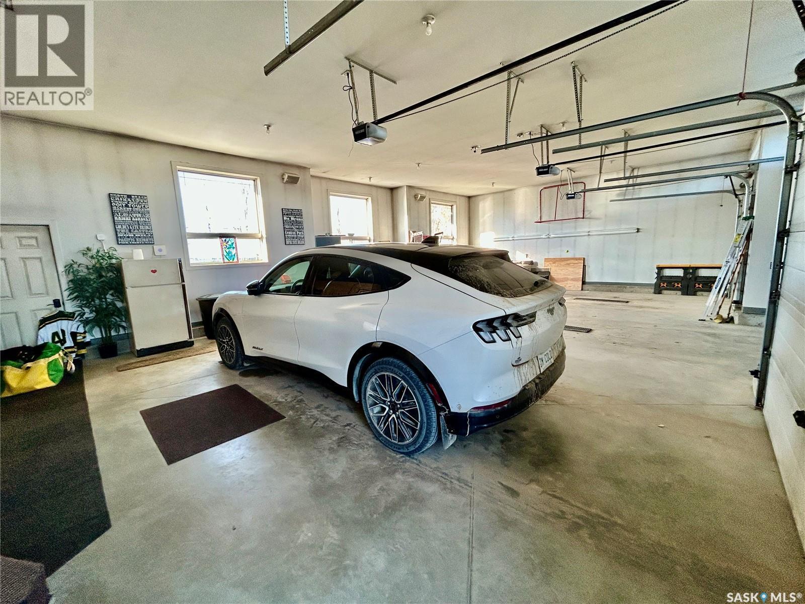 24 Pape Drive, Humboldt Rm No. 370, SK - Indoor Photo Showing Garage