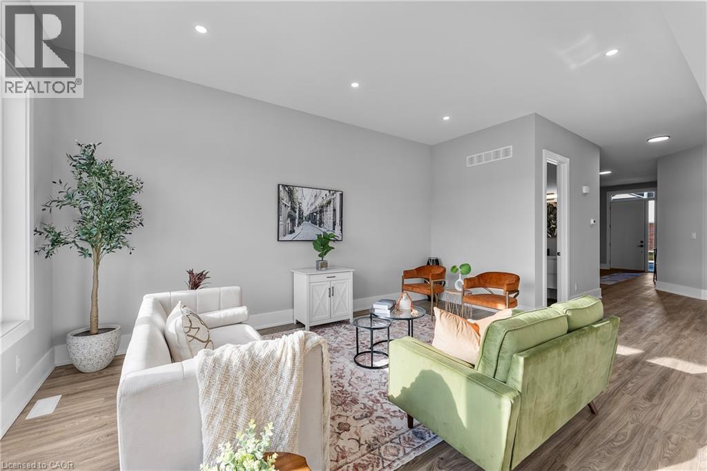 51 Alicia Crescent, Thorold, ON - Indoor Photo Showing Living Room