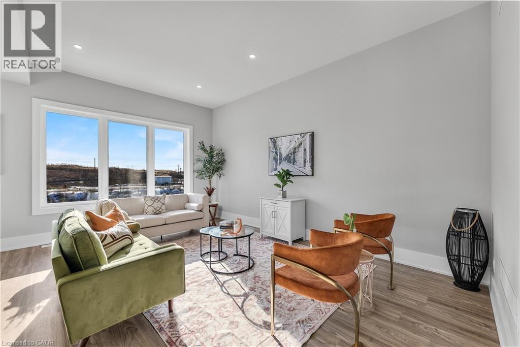51 Alicia Crescent, Thorold, ON - Indoor Photo Showing Living Room