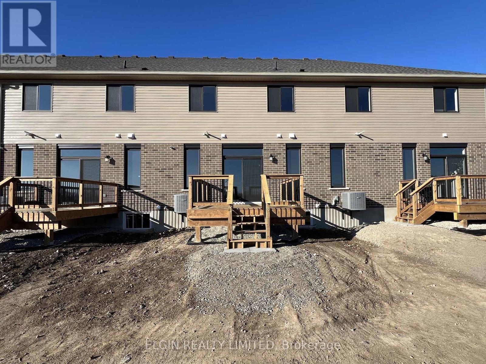 75 Braun Avenue, Tillsonburg, ON - Outdoor With Deck Patio Veranda