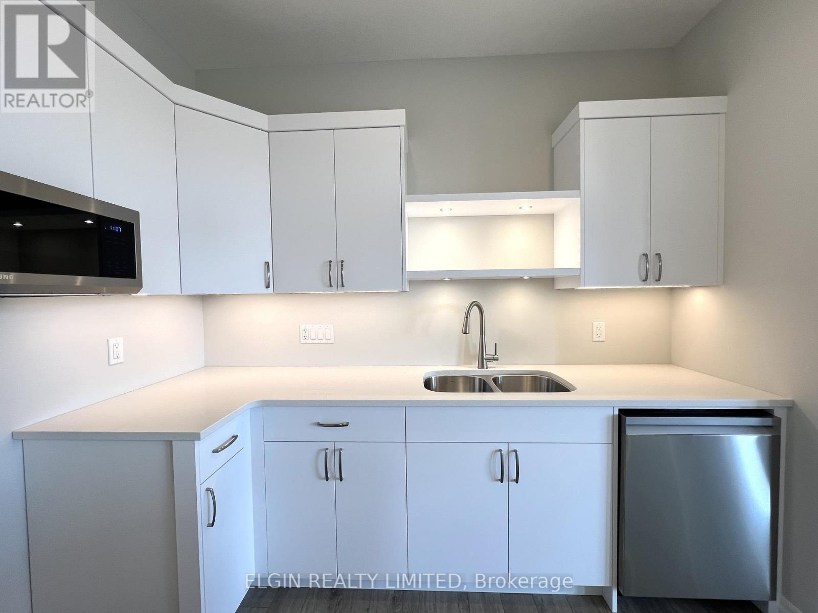 75 Braun Avenue, Tillsonburg, ON - Indoor Photo Showing Kitchen With Double Sink
