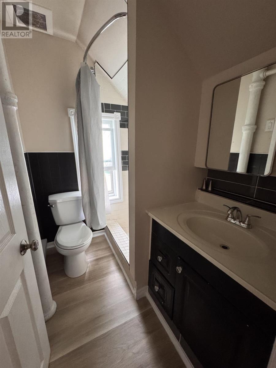 30 Grosvenor Ave, Sault Ste. Marie, ON - Indoor Photo Showing Bathroom