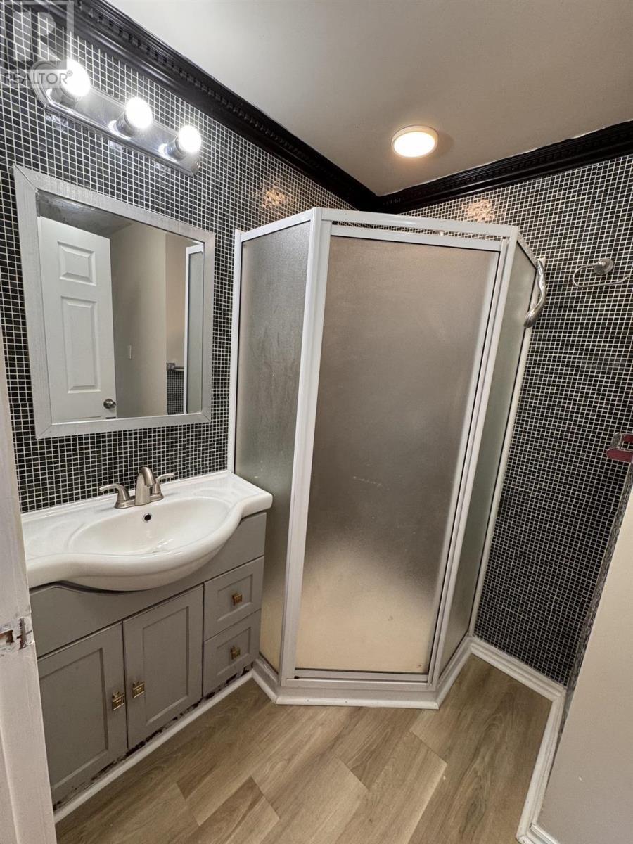 30 Grosvenor Ave, Sault Ste. Marie, ON - Indoor Photo Showing Bathroom