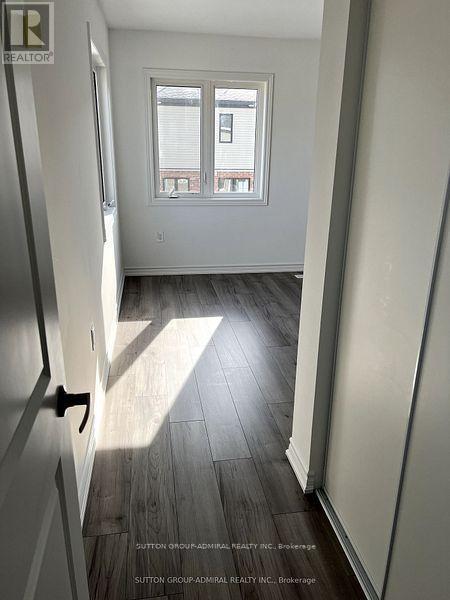 12 Pumpkin Corner Crescent, Barrie, ON - Indoor Photo Showing Other Room