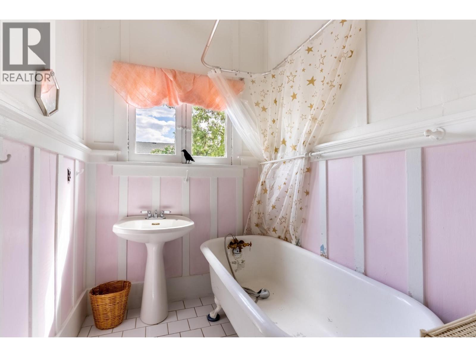 602 Brink Street, Ashcroft, BC - Indoor Photo Showing Bathroom