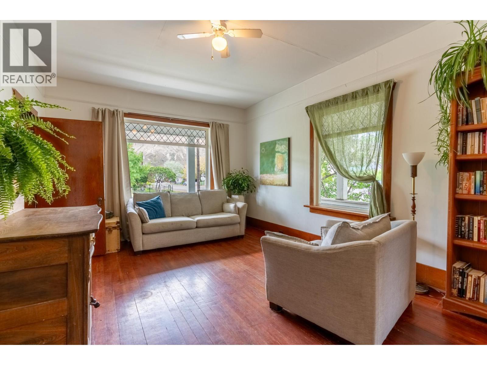 602 Brink Street, Ashcroft, BC - Indoor Photo Showing Living Room