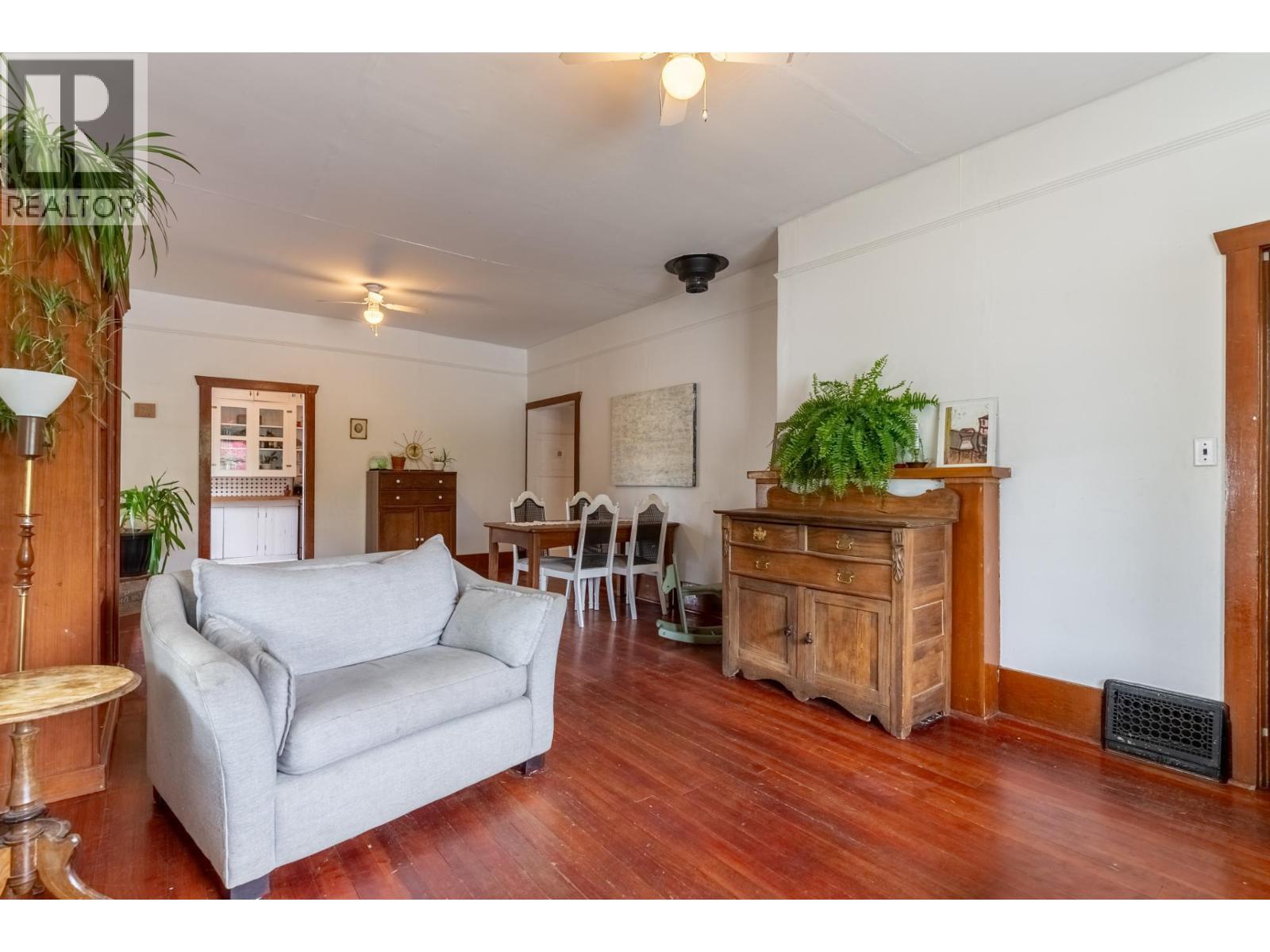 602 Brink Street, Ashcroft, BC - Indoor Photo Showing Living Room