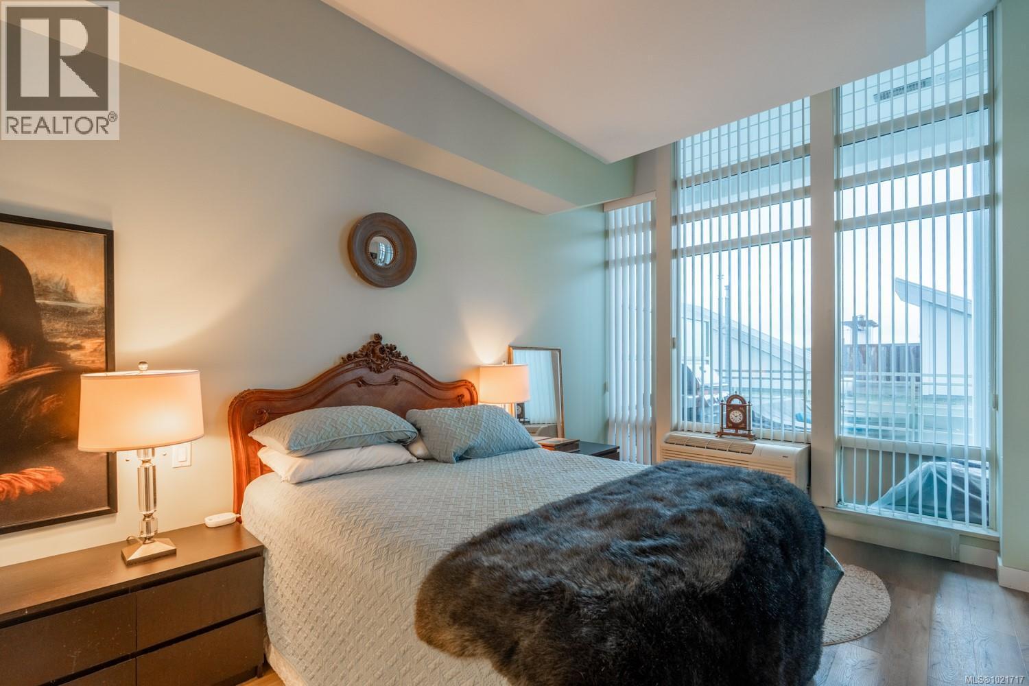 Spacious master bedroom. - 110 38 Front St, Nanaimo, BC - Indoor Photo Showing Bedroom