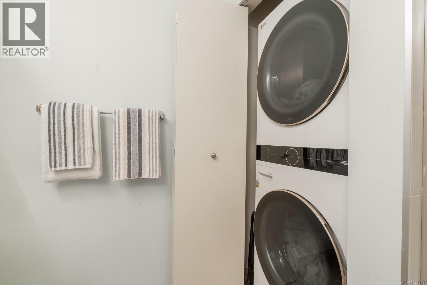 Laundry. - 110 38 Front St, Nanaimo, BC - Indoor Photo Showing Laundry Room