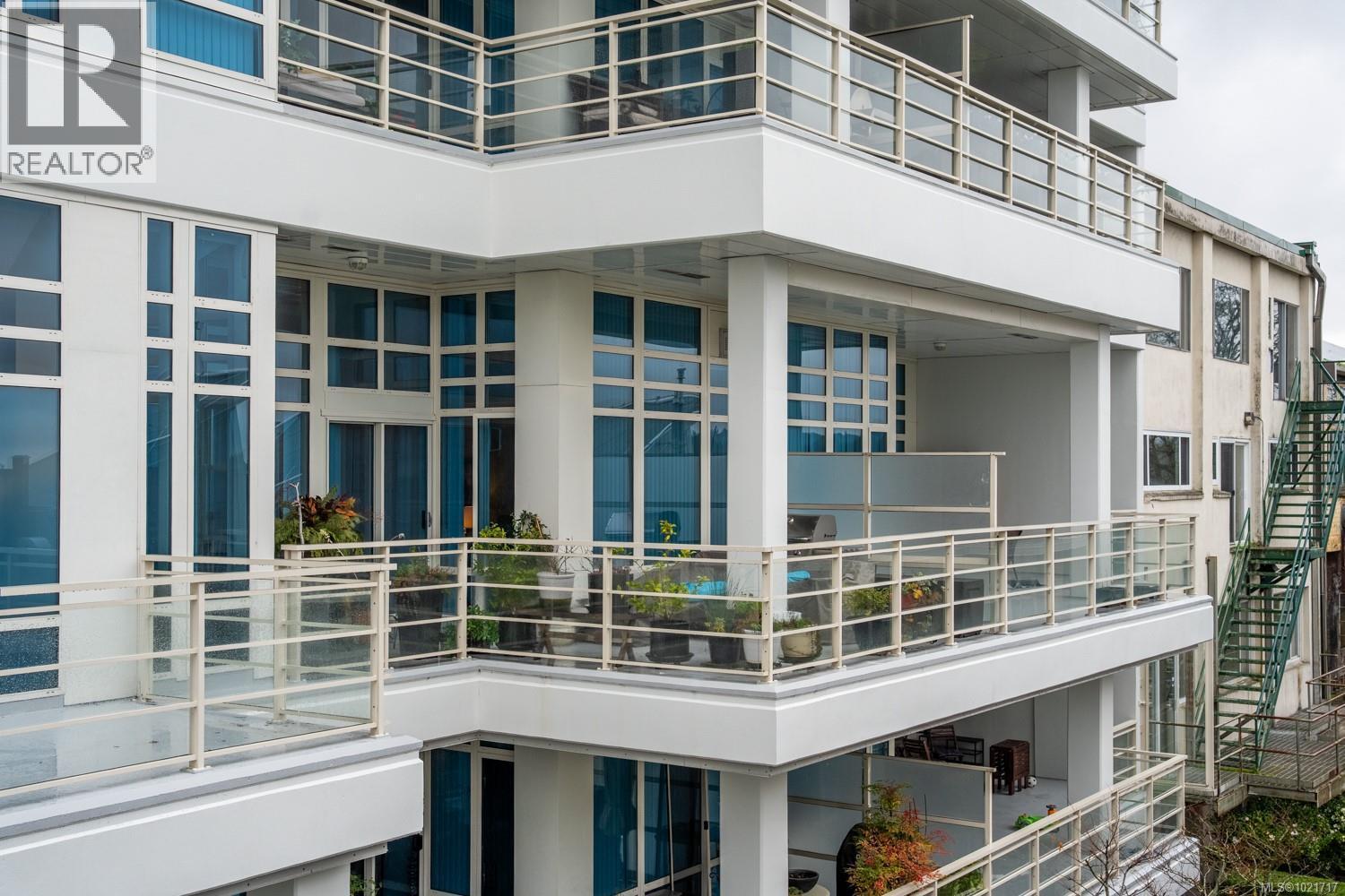 View of balcony from outside. - 110 38 Front St, Nanaimo, BC - Outdoor