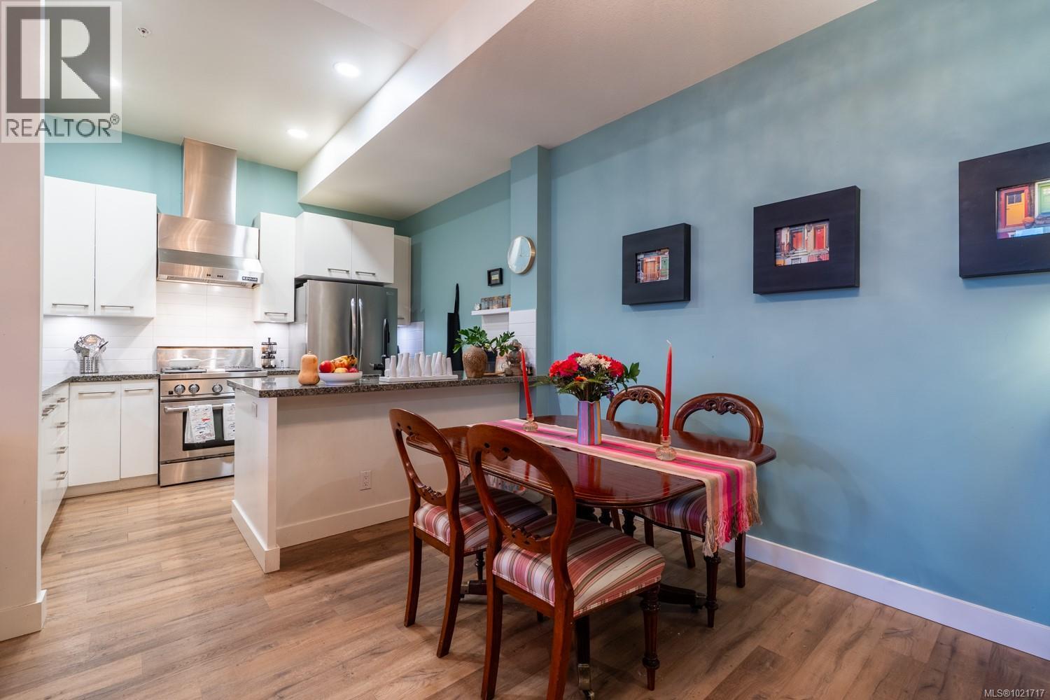 Spacious dining area. - 110 38 Front St, Nanaimo, BC - Indoor