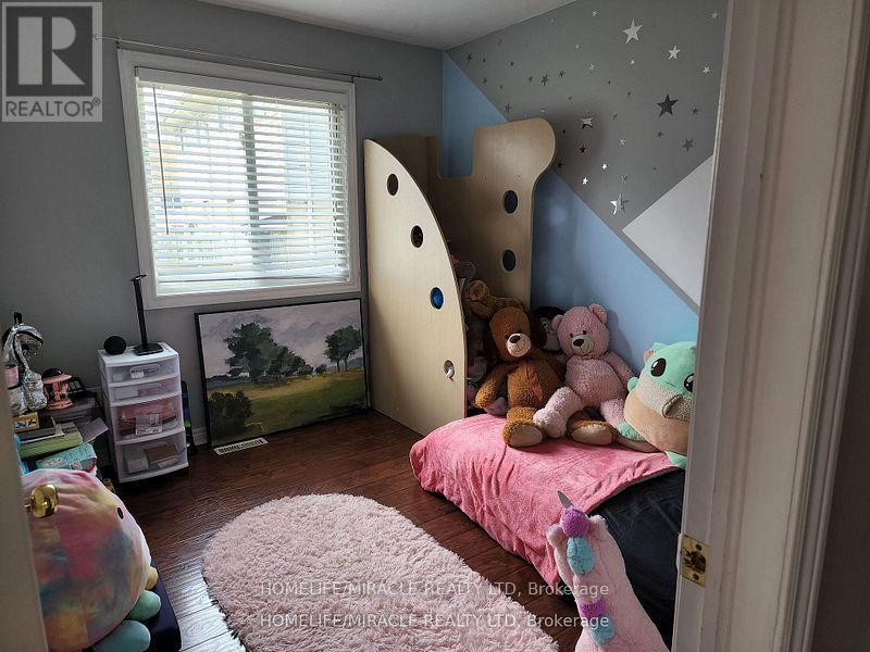 1859 Marconi Boulevard, London East, ON - Indoor Photo Showing Bedroom