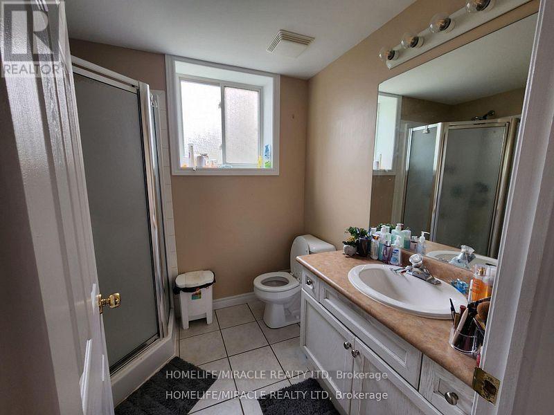 1859 Marconi Boulevard, London East, ON - Indoor Photo Showing Bathroom