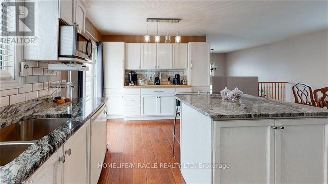 1859 Marconi Boulevard, London East, ON - Indoor Photo Showing Kitchen With Upgraded Kitchen