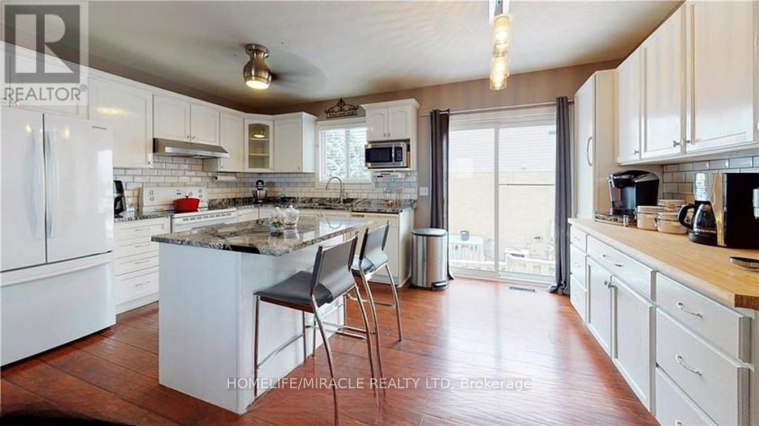 1859 Marconi Boulevard, London East, ON - Indoor Photo Showing Kitchen
