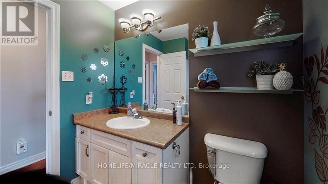 1859 Marconi Boulevard, London East, ON - Indoor Photo Showing Bathroom
