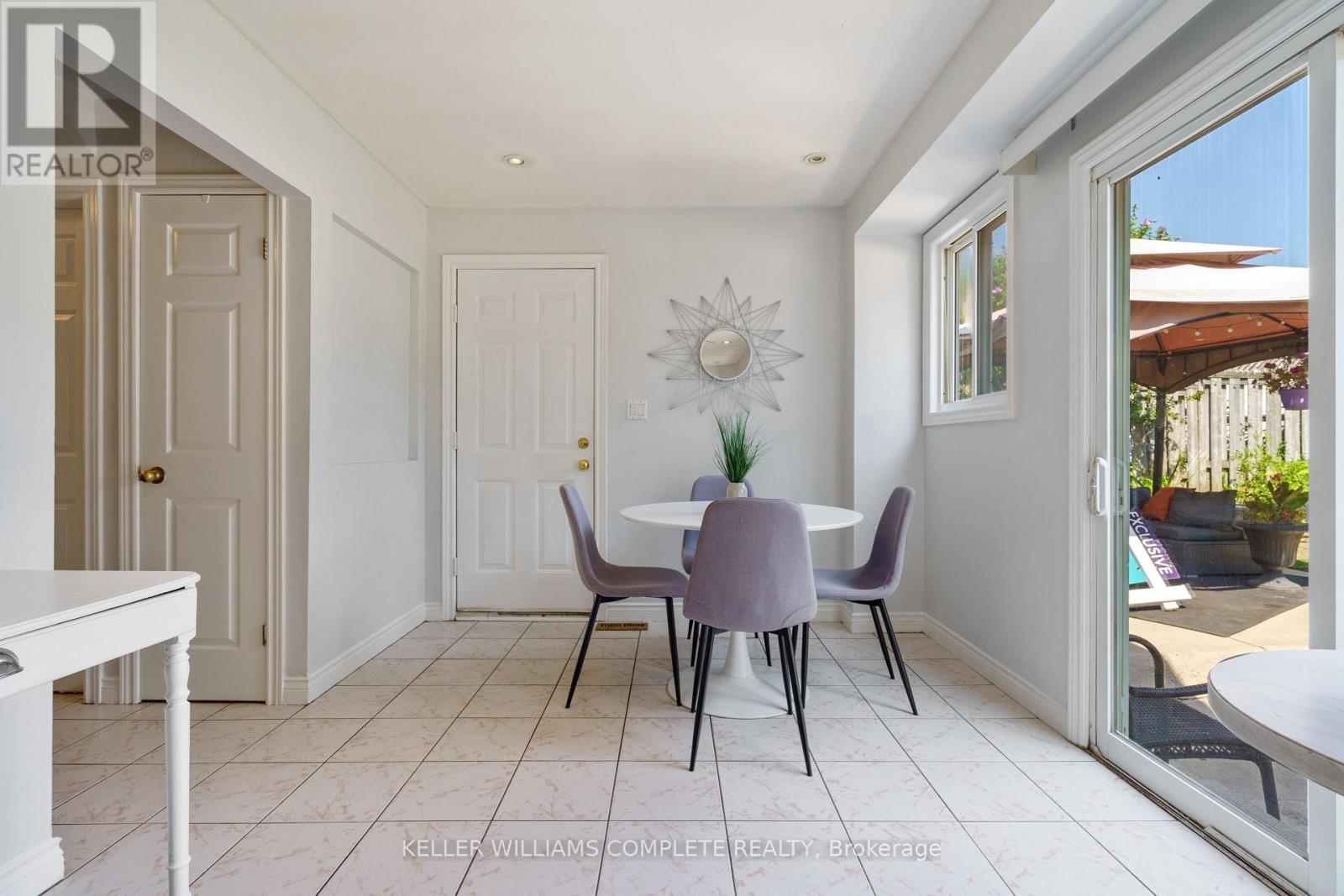 10 Glen Eden Court, Hamilton, ON - Indoor Photo Showing Dining Room