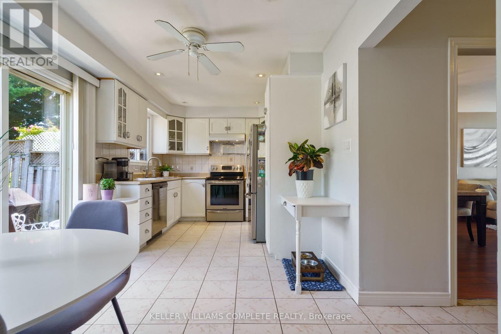 10 Glen Eden Court, Hamilton, ON - Indoor Photo Showing Other Room