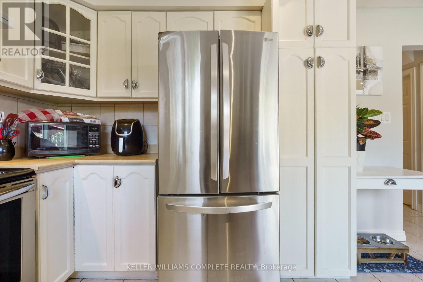10 Glen Eden Court, Hamilton, ON - Indoor Photo Showing Kitchen