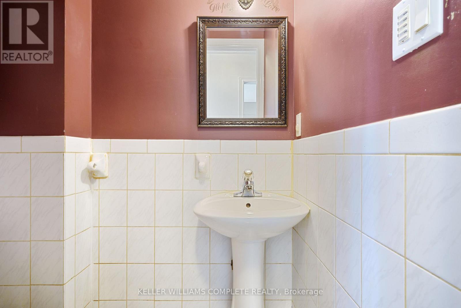 10 Glen Eden Court, Hamilton, ON - Indoor Photo Showing Bathroom