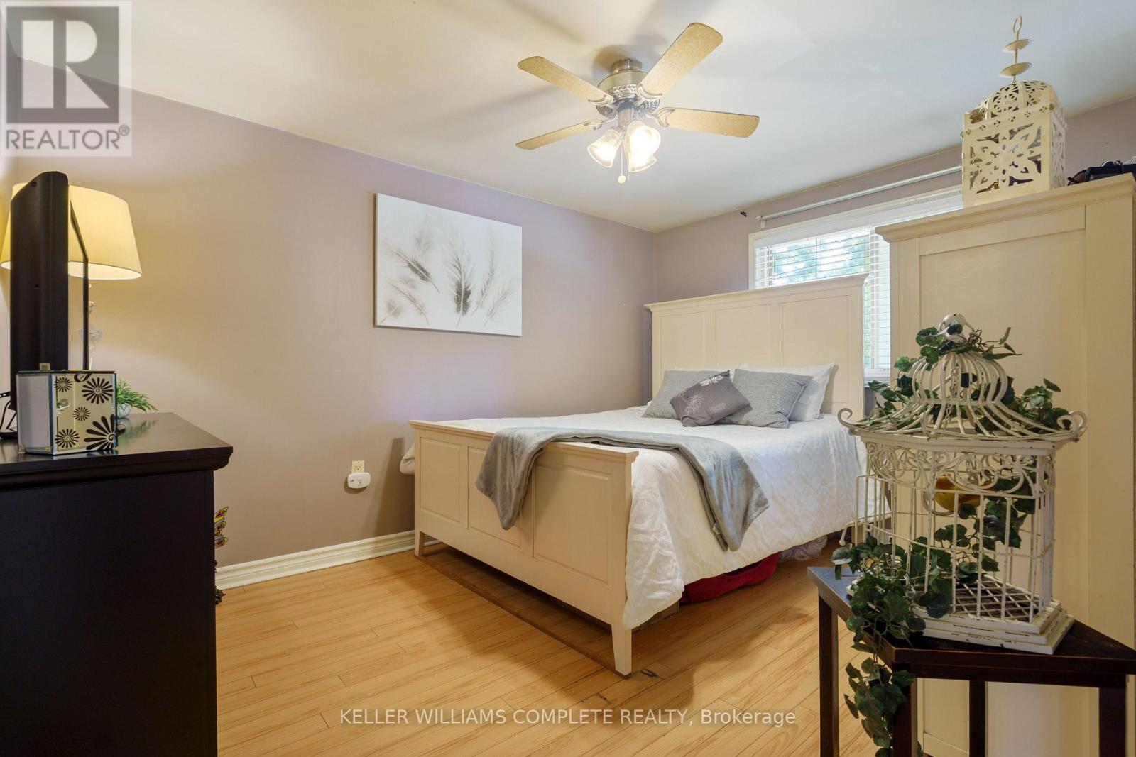 10 Glen Eden Court, Hamilton, ON - Indoor Photo Showing Bedroom
