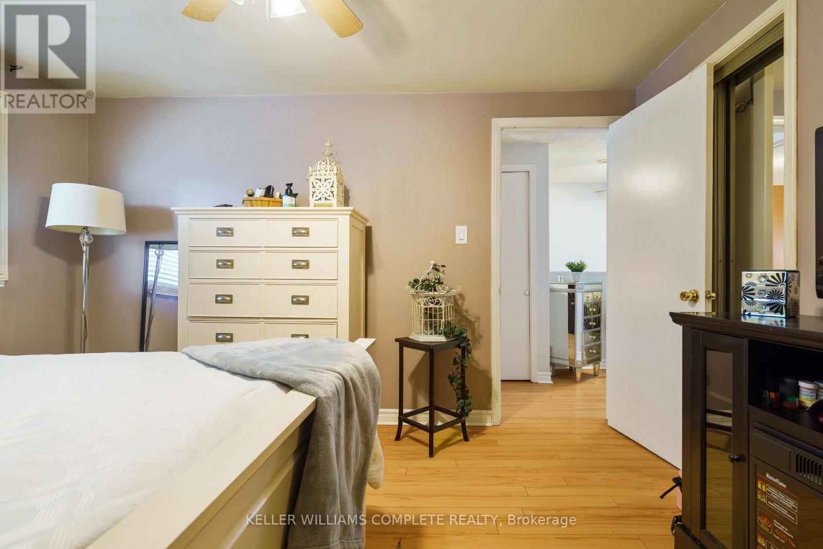 10 Glen Eden Court, Hamilton, ON - Indoor Photo Showing Bedroom