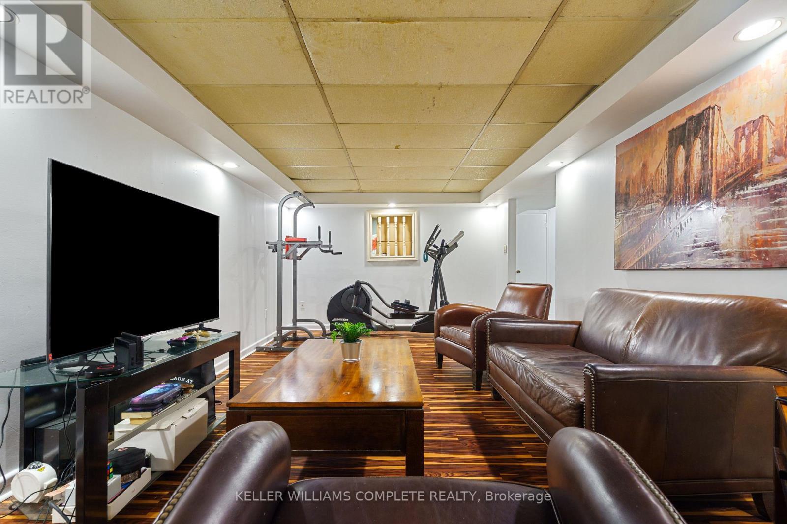 10 Glen Eden Court, Hamilton, ON - Indoor