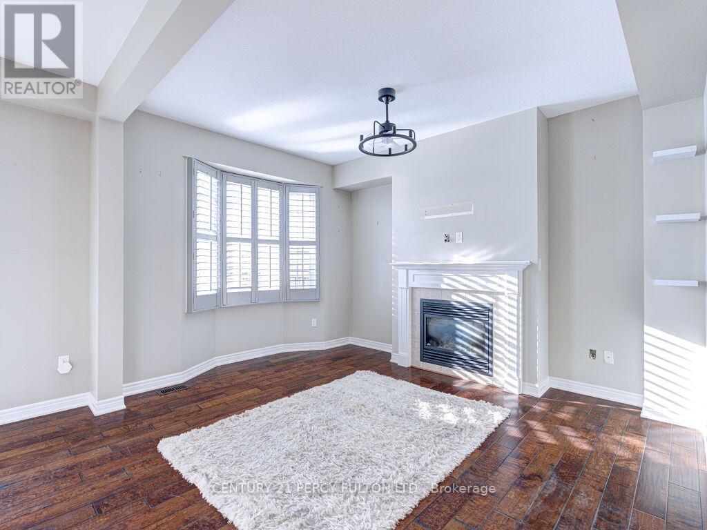 61 Bousfield Rise, Hamilton, ON - Indoor Photo Showing Living Room With Fireplace