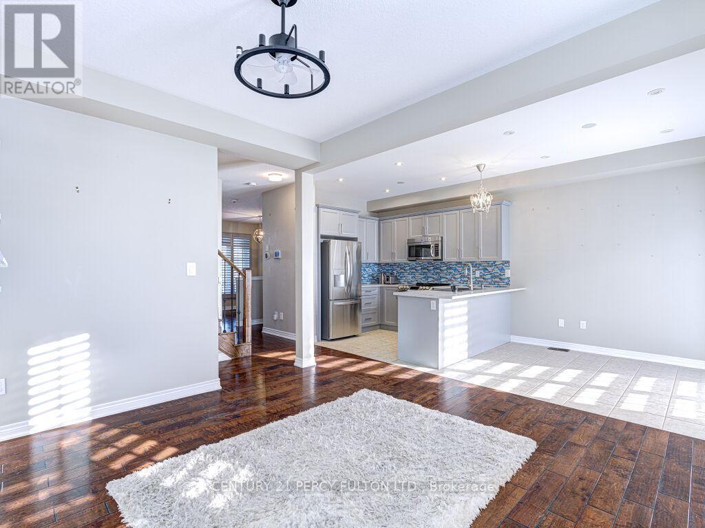 61 Bousfield Rise, Hamilton, ON - Indoor Photo Showing Kitchen