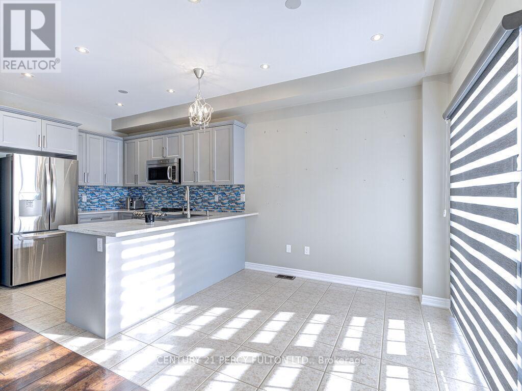 61 Bousfield Rise, Hamilton, ON - Indoor Photo Showing Kitchen With Stainless Steel Kitchen