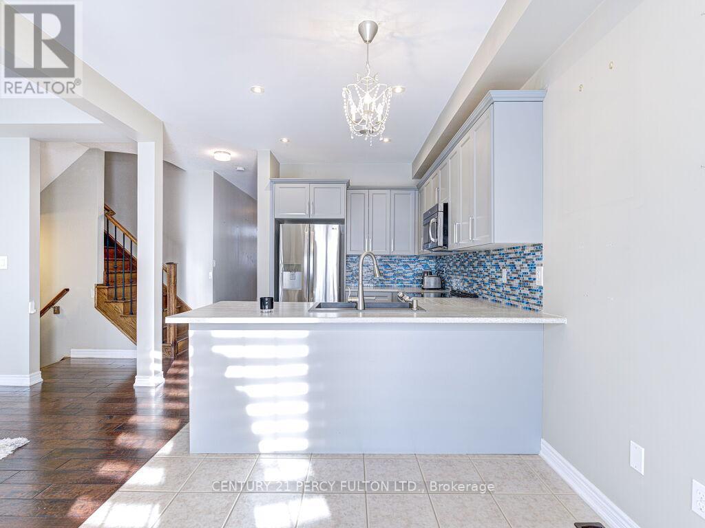 61 Bousfield Rise, Hamilton, ON - Indoor Photo Showing Kitchen
