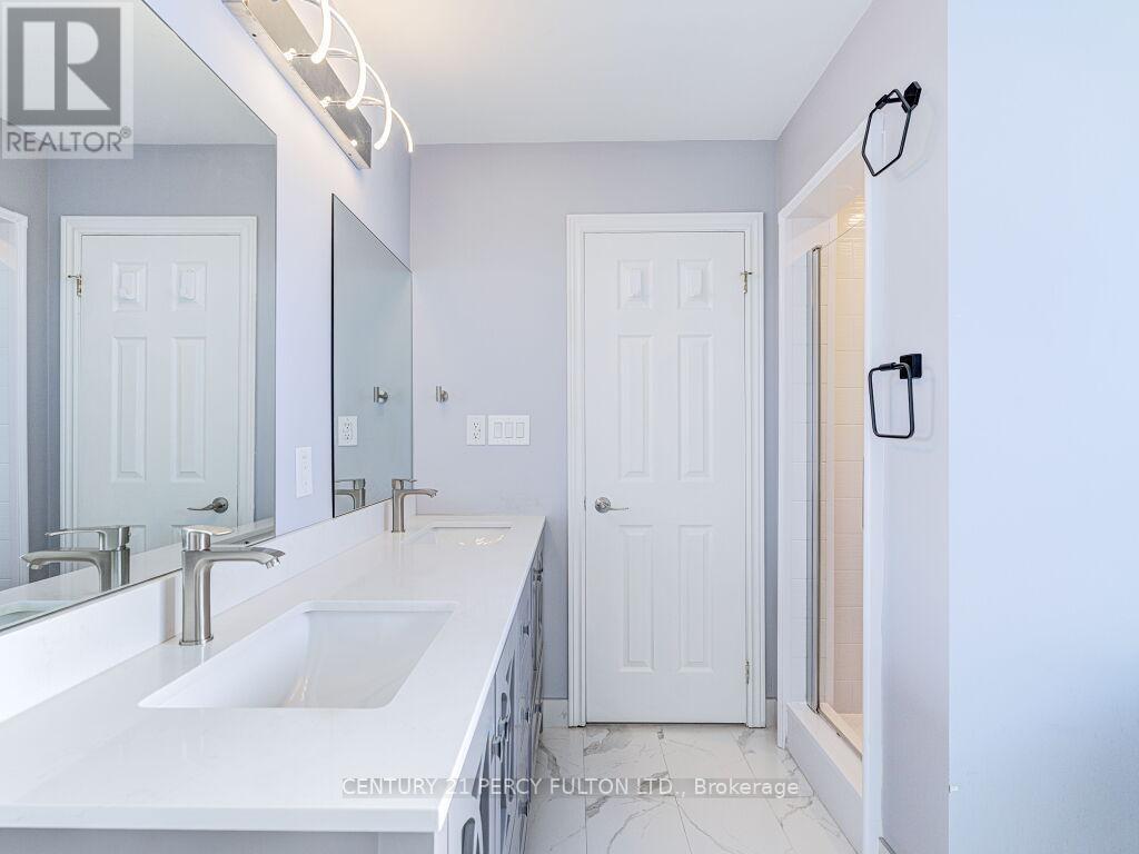 61 Bousfield Rise, Hamilton, ON - Indoor Photo Showing Bathroom