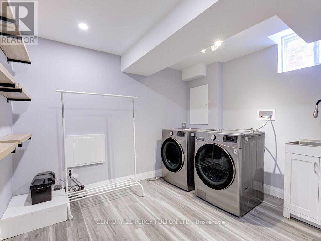 61 Bousfield Rise, Hamilton, ON - Indoor Photo Showing Laundry Room