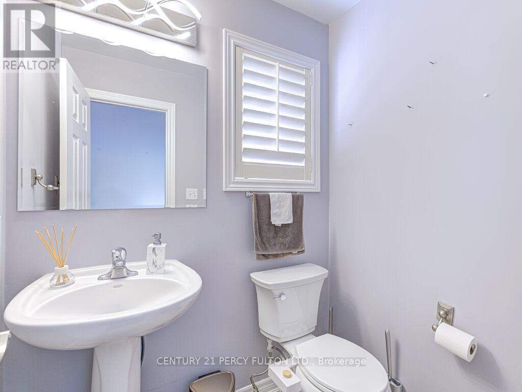61 Bousfield Rise, Hamilton, ON - Indoor Photo Showing Bathroom