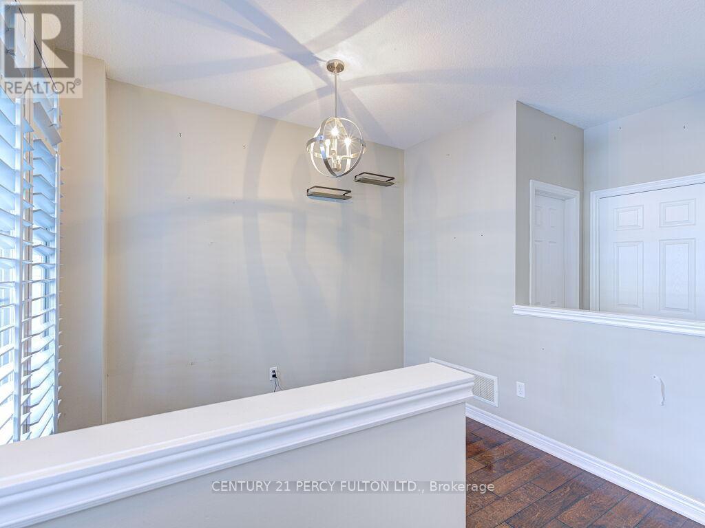 61 Bousfield Rise, Hamilton, ON - Indoor