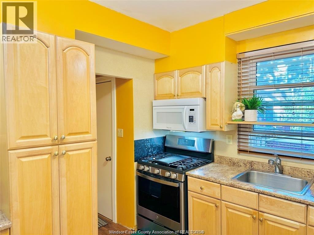 550 Allendale, Windsor, ON - Indoor Photo Showing Kitchen