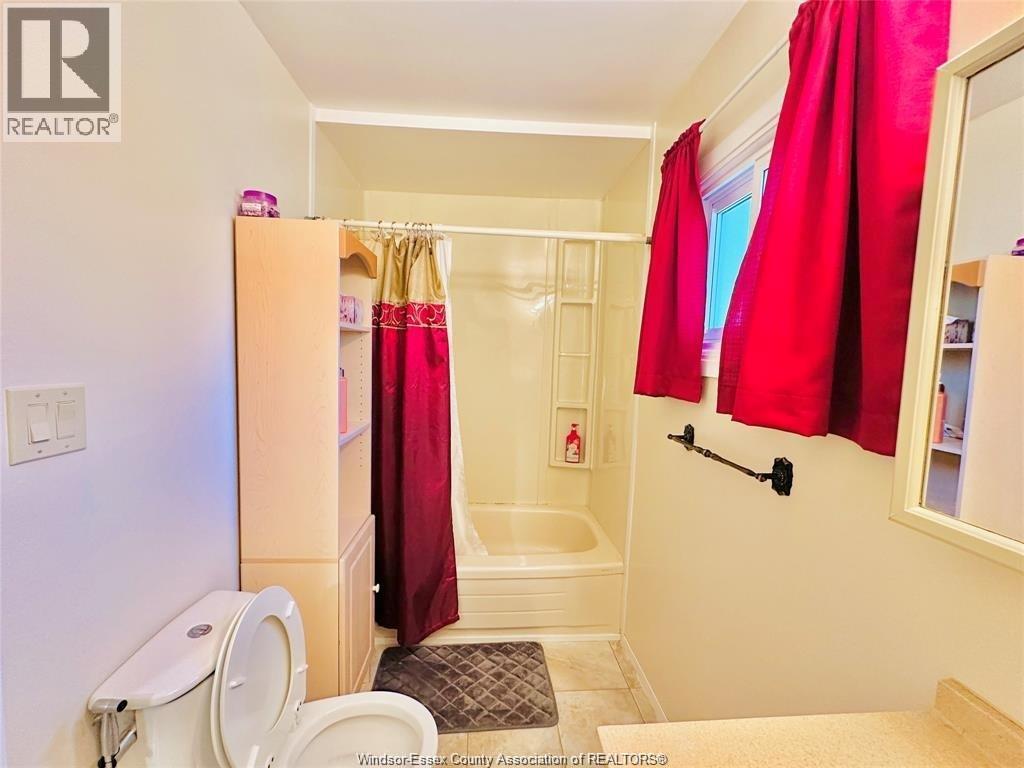 550 Allendale, Windsor, ON - Indoor Photo Showing Bathroom