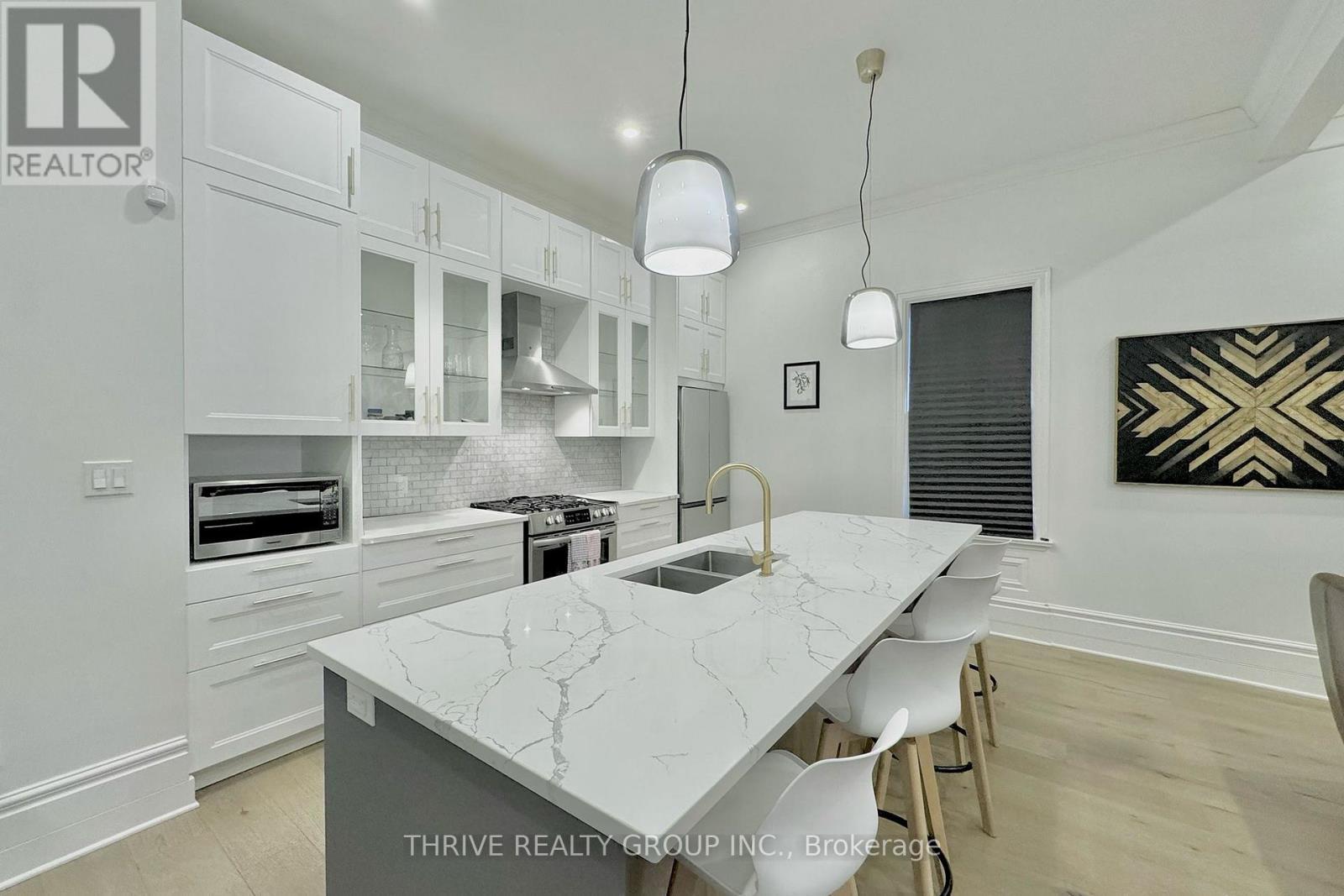 16 Horn Street, London South (South F), ON - Indoor Photo Showing Kitchen With Double Sink With Upgraded Kitchen