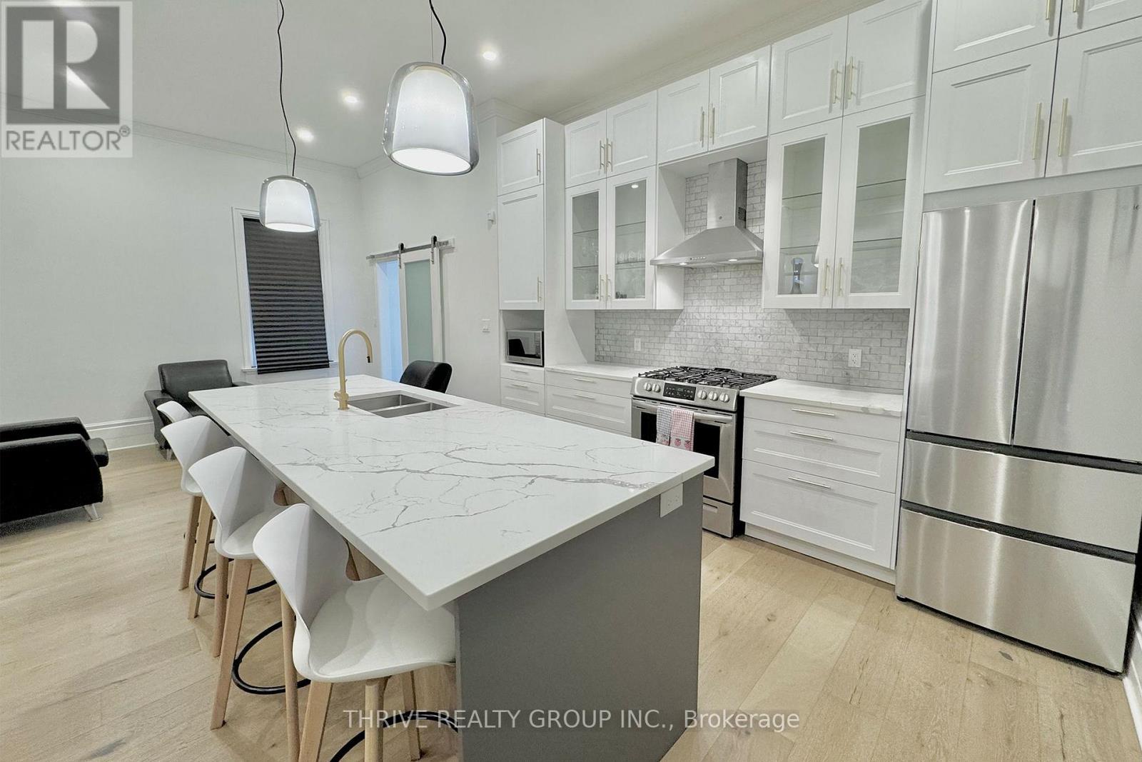 16 Horn Street, London South (South F), ON - Indoor Photo Showing Kitchen With Double Sink With Upgraded Kitchen