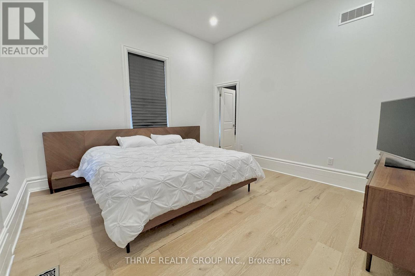 16 Horn Street, London South (South F), ON - Indoor Photo Showing Bedroom