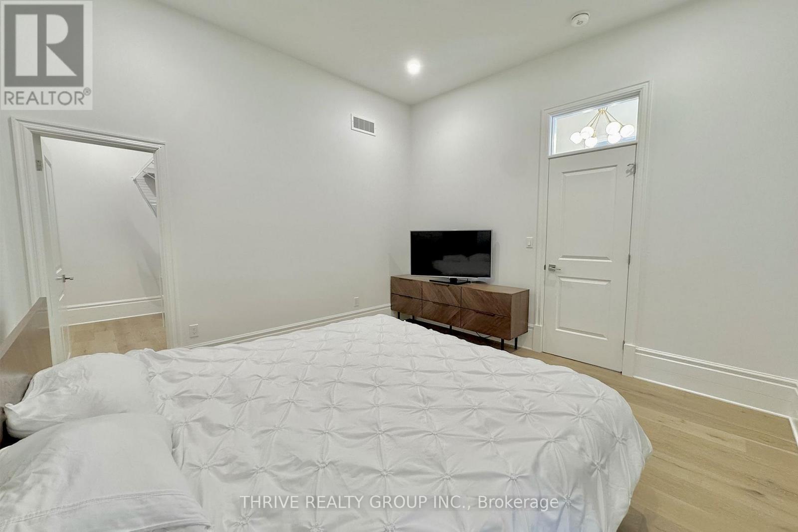 16 Horn Street, London South (South F), ON - Indoor Photo Showing Bedroom